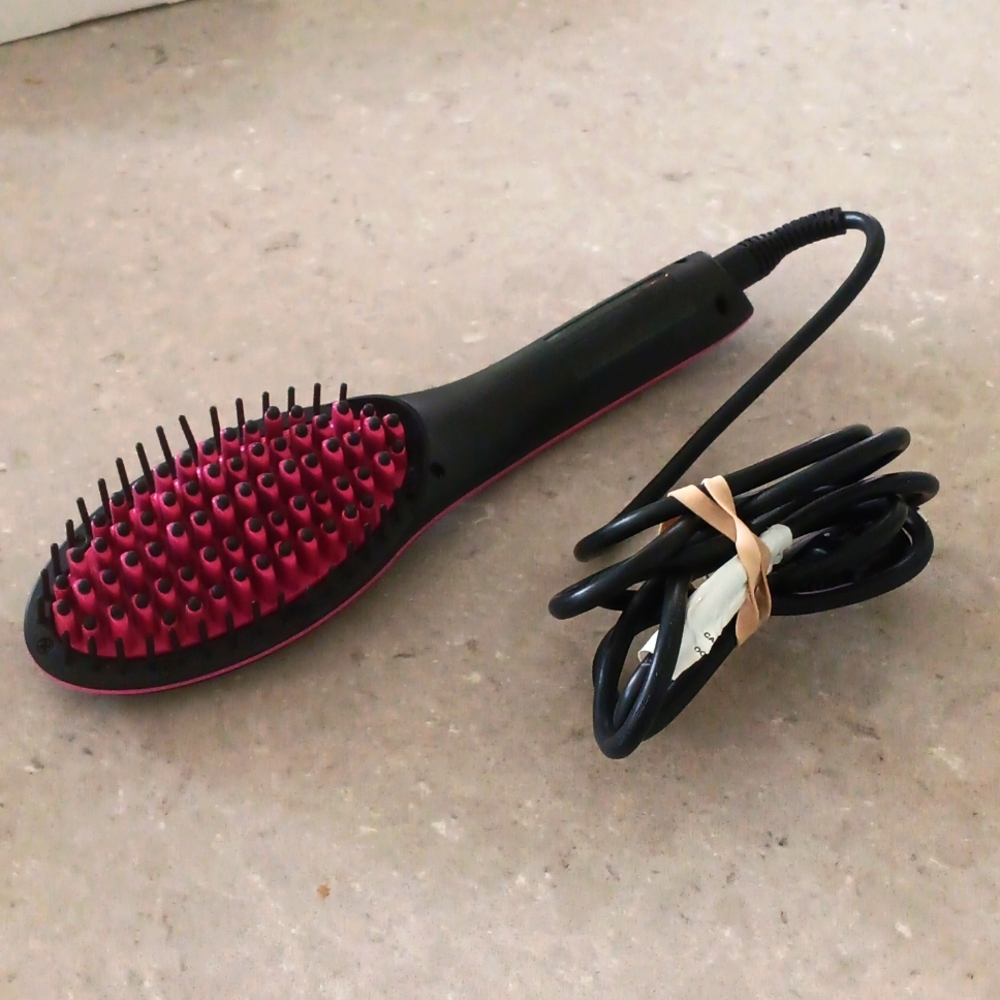& Simply Straight Heated Ceramic Hair Straightening Brush